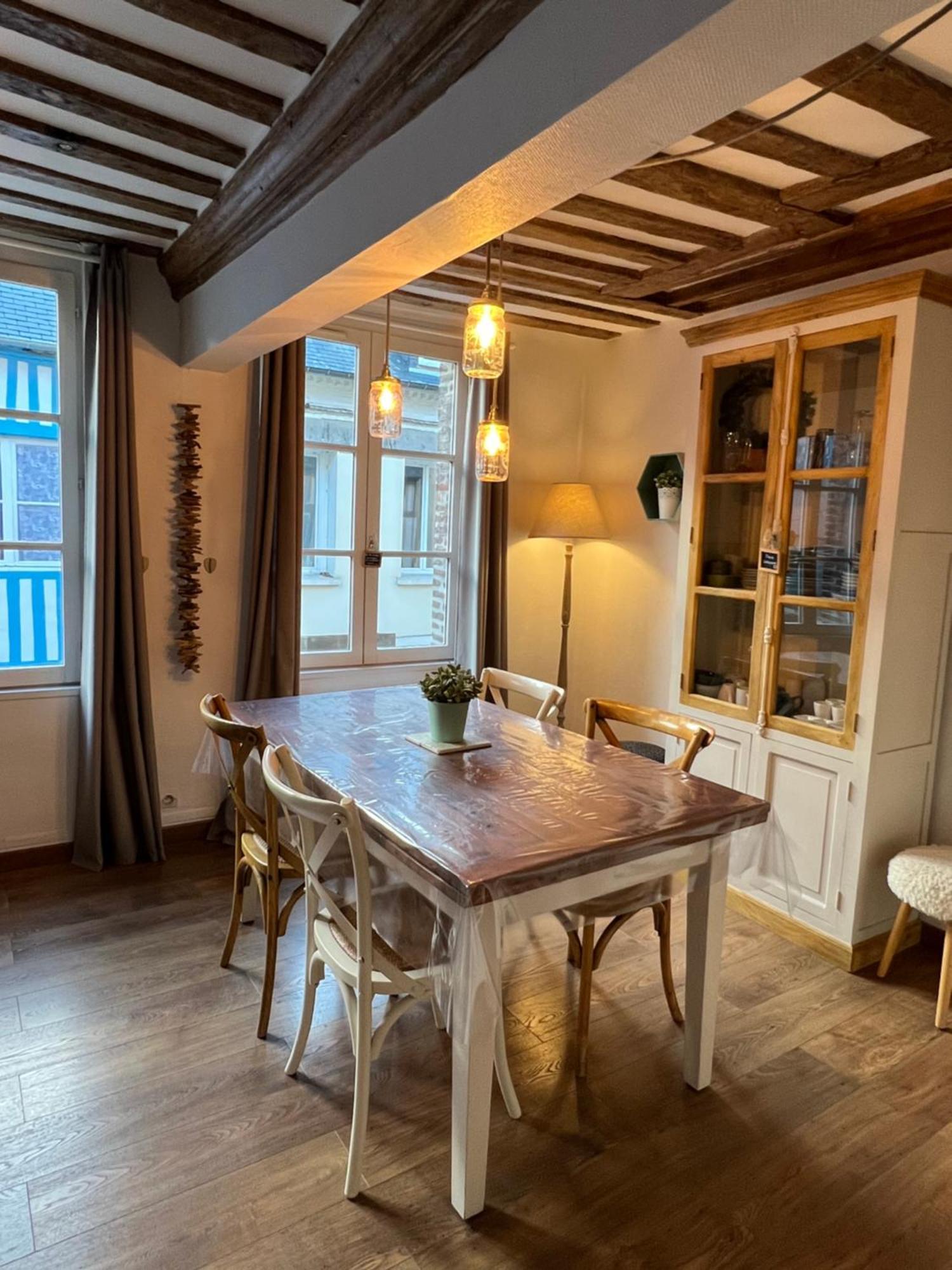 Une Pause Chez Julien, Appartement Lumineux Et Idealement Situe! Honfleur Luaran gambar