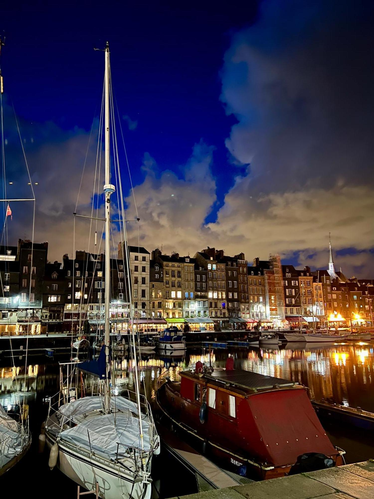 Une Pause Chez Julien, Appartement Lumineux Et Idealement Situe! Honfleur Luaran gambar