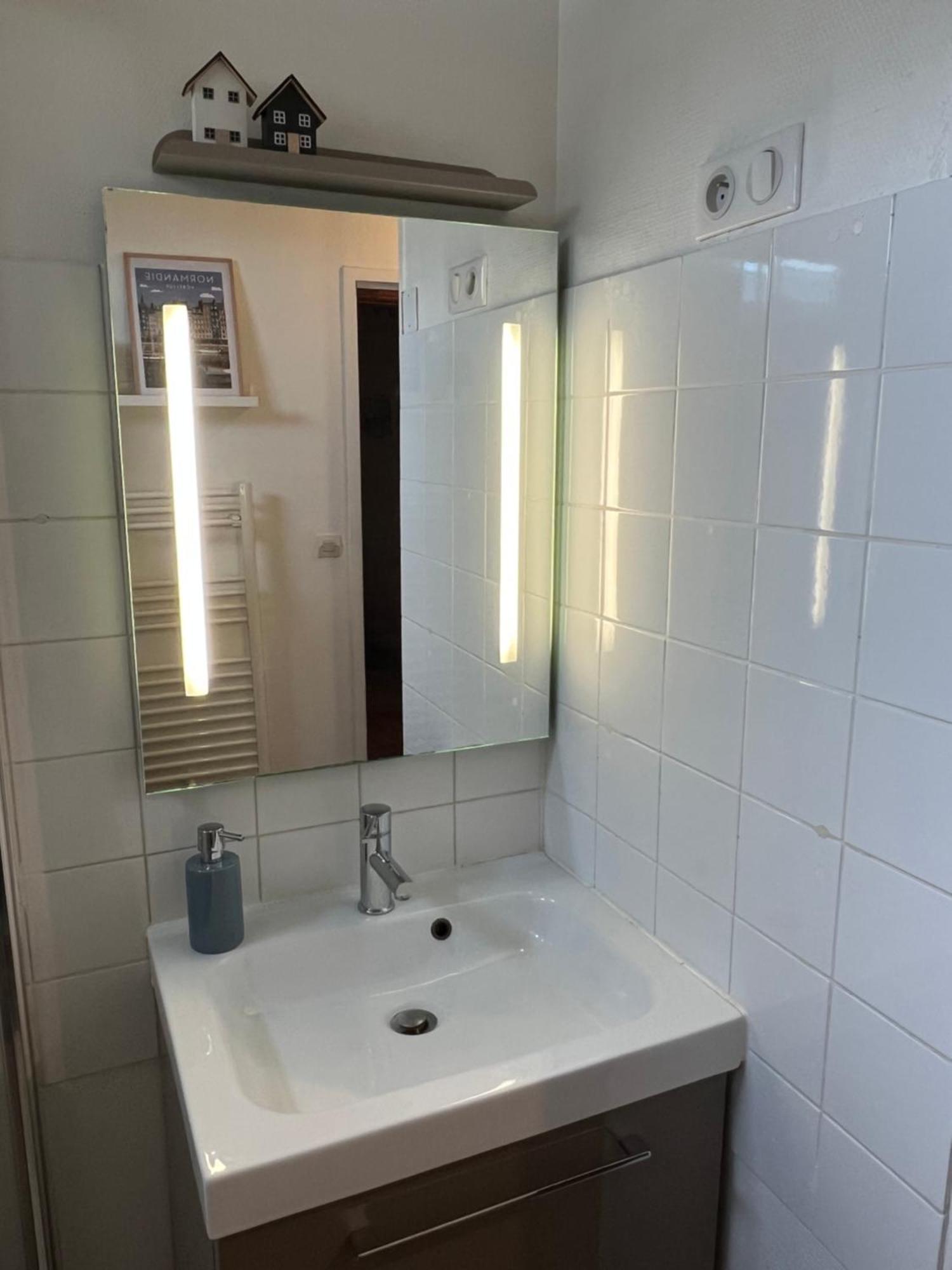 Une Pause Chez Julien, Appartement Lumineux Et Idealement Situe! Honfleur Luaran gambar